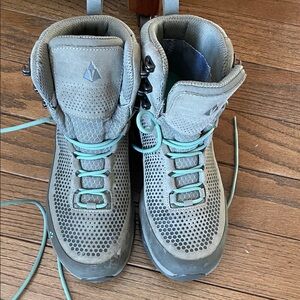 Vasque women’s Hiking Boots in Sage Green with Mint Laces - insulated 10.5